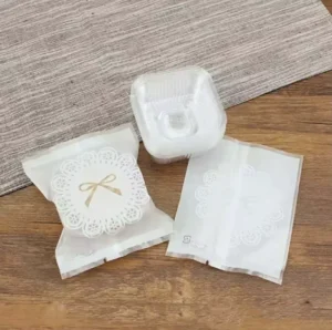 White Candy Bags Biscuit Surprise Lucky Bags Luxury Plastic Gummy Biscuit Packaging Packaging Bags with Bow knot